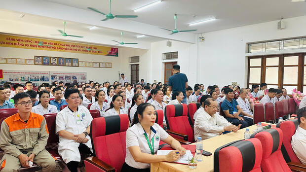 ​​​​​​​LỄ CÔNG BỐ QUYẾT ĐỊNH BỔ NHIỆM ĐỒNG CHÍ LƯƠNG HỒNG THANH GIỮ CHỨC VỤ PHÓ GIÁM ĐỐC BỆNH VIỆN ĐKKV TÂY NAM