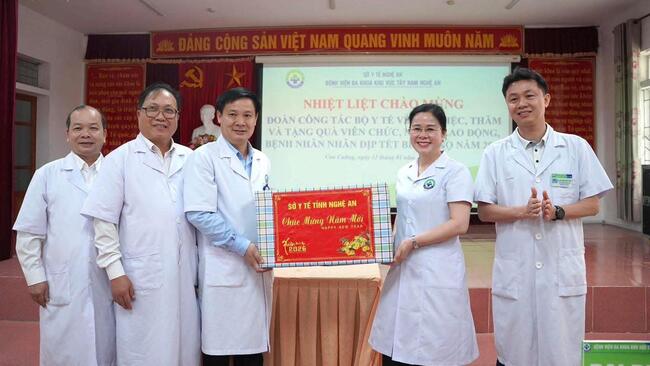 ĐOÀN CÔNG TÁC BỘ Y TẾ ĐẾN THĂM, LÀM VIỆC VÀ CHÚC TẾT CBVC - NLĐ VÀ BỆNH NHÂN NHÂN DỊP TẾT BÍNH NGỌ 2026 TẠI BỆNH VIỆN ĐKKV TÂY NAM